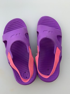 Sandales de piscine DECATHLON - Bon état